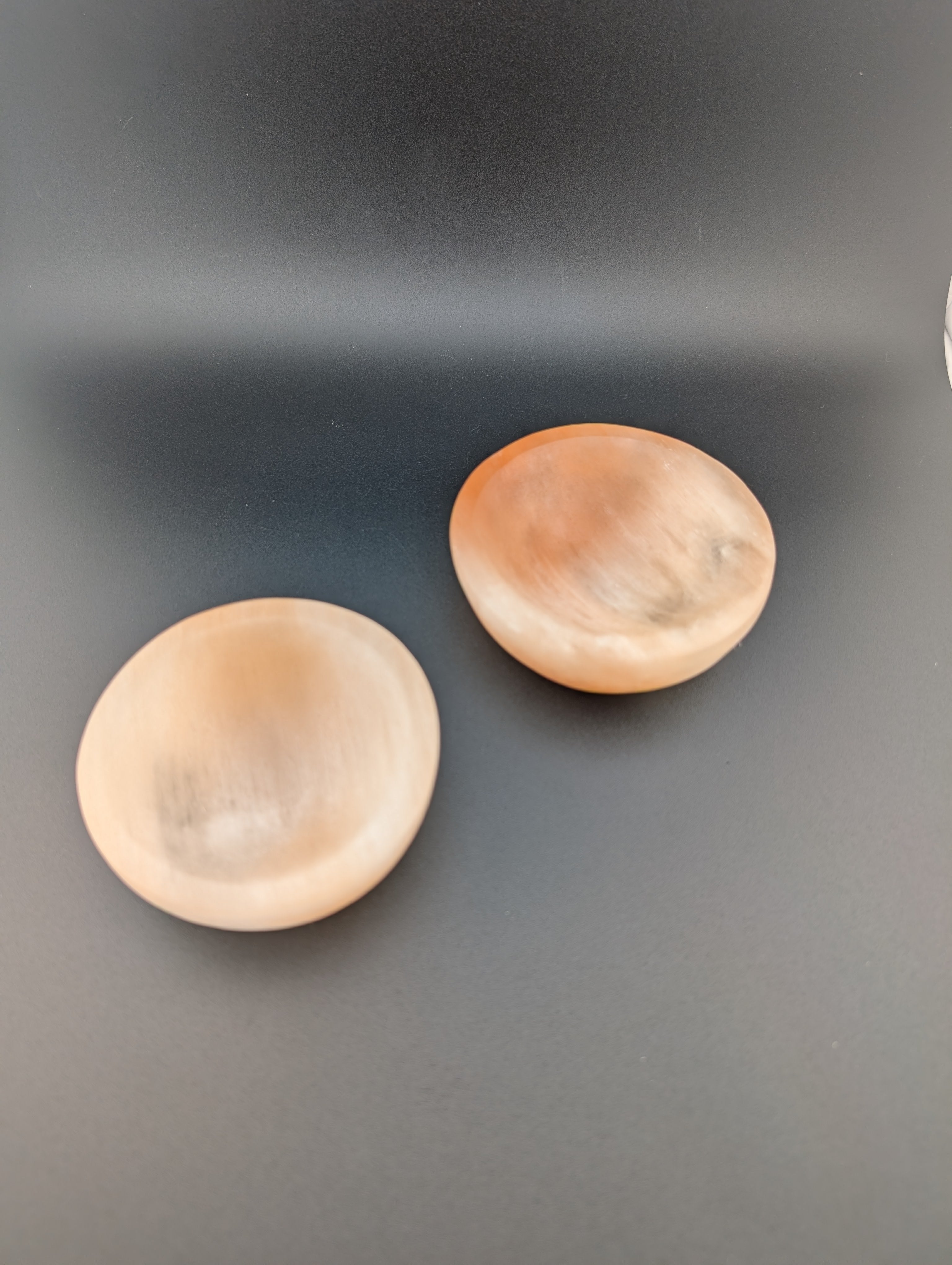 orangene Selenit Schale