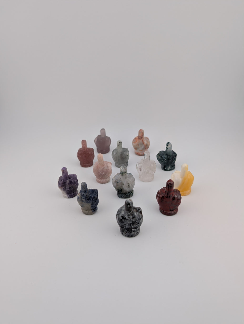 Mystery Mittelfinger Carving