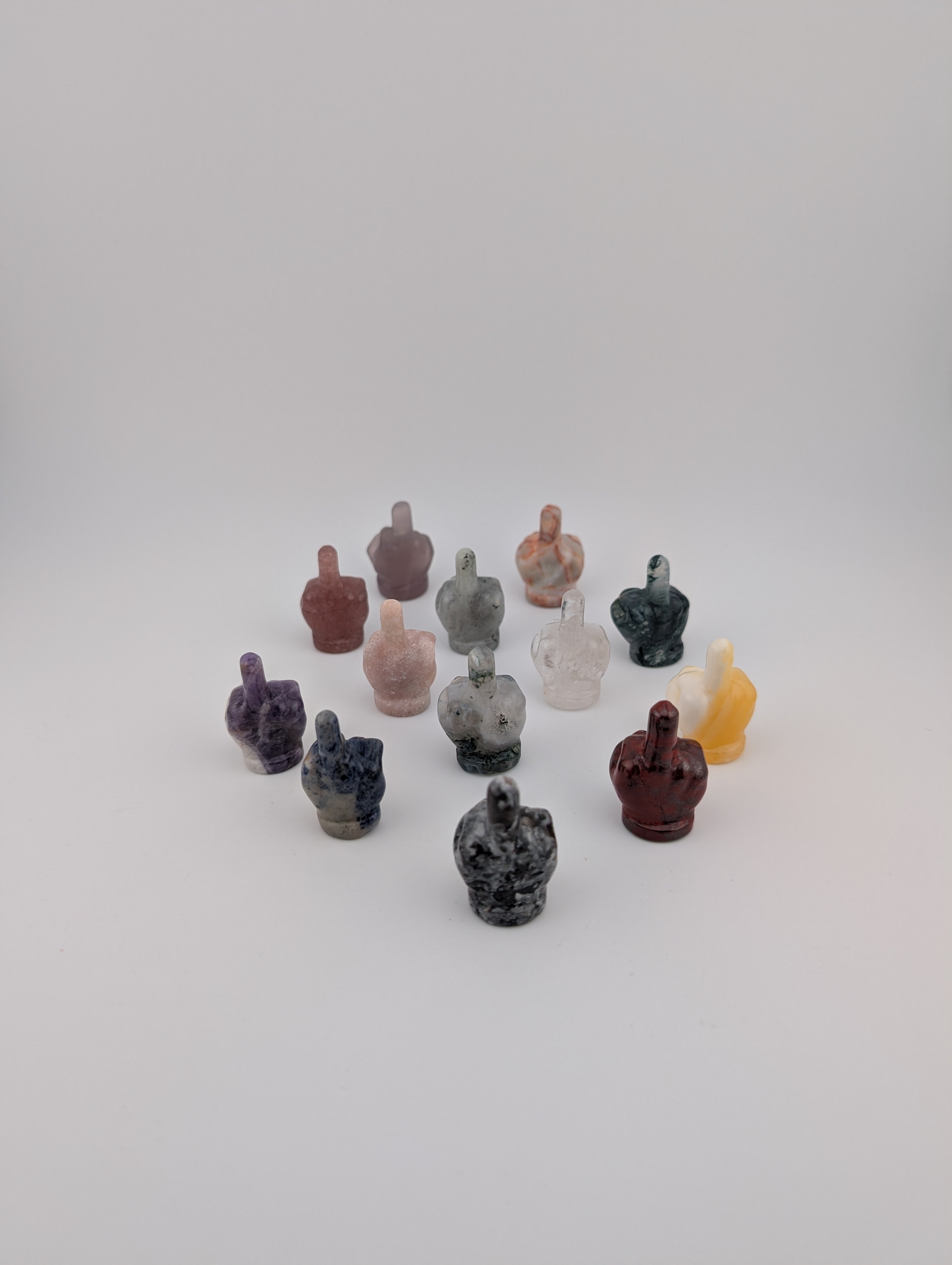 Mystery Mittelfinger Carving